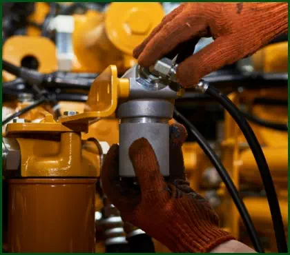 pomarańczowe elementy układu hydraulicznego